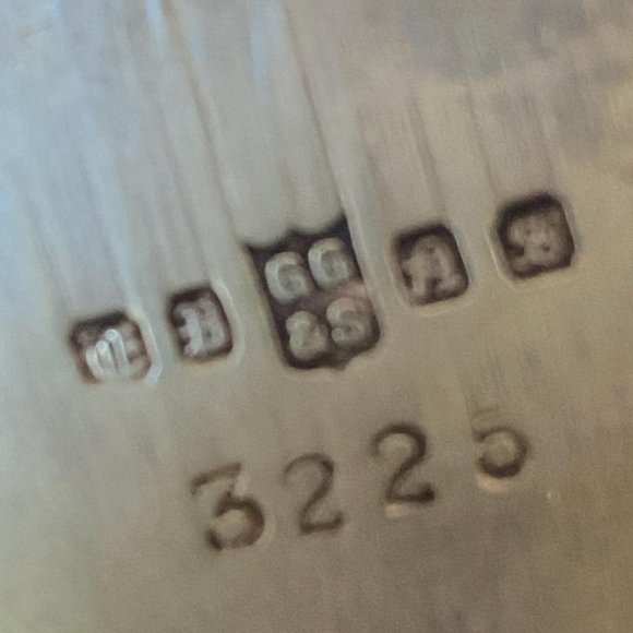 VINTAGE SILVER PLATE FOOTED SHELL DISH - Picture 4 of 4